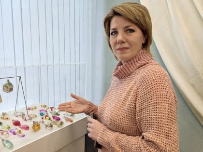 Железногорка Марина Татаринова спасает новогодние игрушки