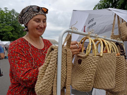 В местечке Свобода продолжается Курская Коренская ярмарка