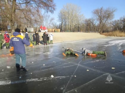 Курские спасатели провели профилактическое занятие с пятиклассниками школы № 47.