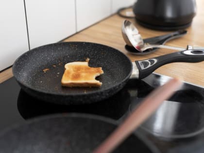 Опасная забывчивость: подгорание пищи часто приводит к пожару