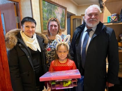 Владимир Ткаченко и Лилия Державина поучаствовали в акции «Ёлка желаний»