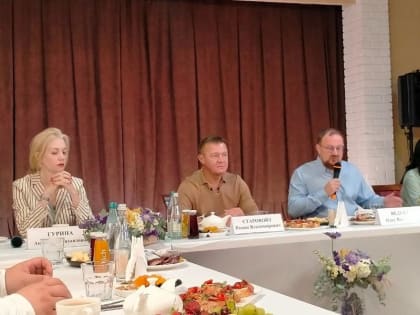 Губернатор Курской области проводит пресс-завтра с представителями СМИ