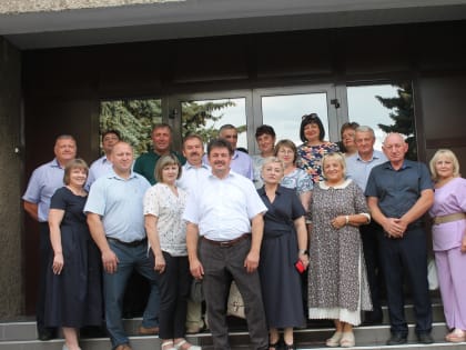 Виктор Петров покинул пост главы Дмитриевского района Курской области