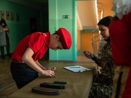 В школе № 35 прошли областные соревнования «Равняемся на храбрых», которые посвятили 80-летию освобождения Курска от немецко-фашистских захватчиков.