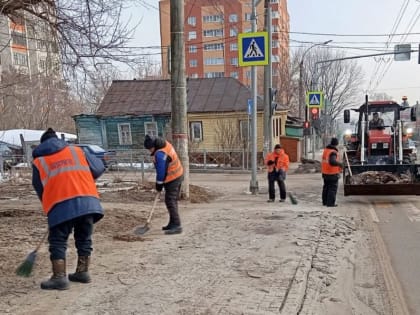 67 дорожников и 40 единиц техники начали подготовку Курска к весеннему сезону