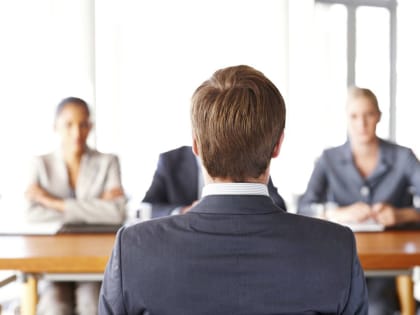 Суды не увидели необоснованного отказа в приеме на работу, так как кандидатов продолжали искать