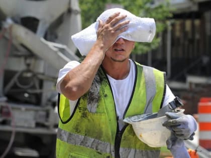 Сотрудникам хотят разрешить меньше работать в жару