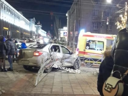 В Курске машина скорой помощи столкнулась с иномаркой