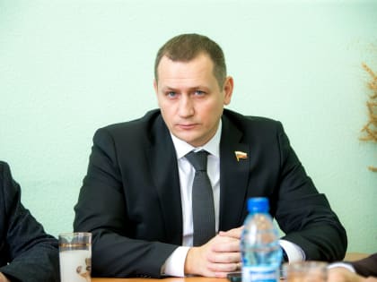 Антон Глушков убежден, что отсрочку от призыва для многодетных отцов надо закрепить в законе