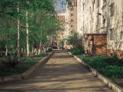 В Курске комиссия выявила восемь нарушений во дворах