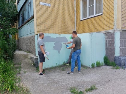 В Сеймском округе Курска закрасили 35 рекламирующие наркотики надписей