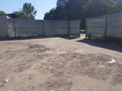 В Курске на улице Серегина очистили от мусора контейнерную площадку