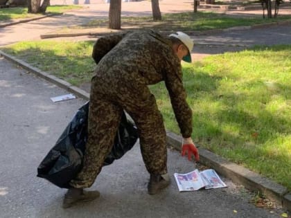 В курских парках и скверах ежедневно собирают до 12 кубов мусора