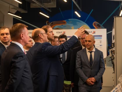 Во время визита в Курск Денис Мантуров посетил КЭАЗ