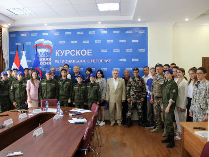 В день ВДВ в региональном исполкоме «Единой России» прошла встреча с ветеранами Вооруженных Сил