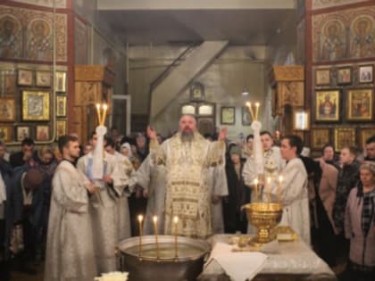 В праздник Святого Богоявления Преосвященнейший епископ Паисий совершил Литургию и чин Великого освящения воды в Свято-Троицком кафедральном соборе города Щигры