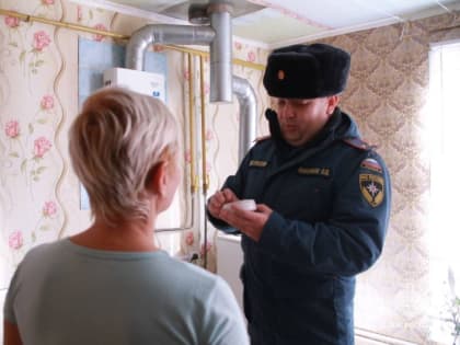 Курянам «группы риска» установили свыше 17,5 тысячи пожарных извещателей