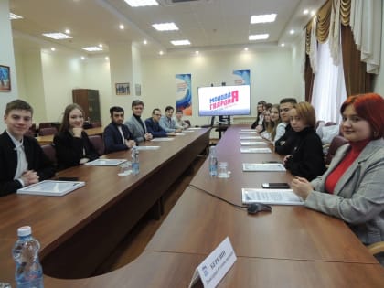 Сегодня курские единороссы наградили активистов «Молодой Гвардии Единой России»