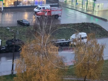 В Курске маршрутка врезалась в грузовик «FAF»