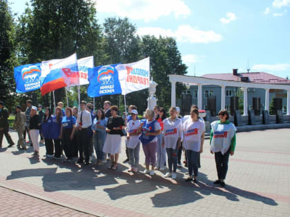 Курские единороссы посетили штаб поискового отряда «Честь и Долг» в Поныровском районе