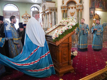 В Курской митрополии состоялся традиционный крестный ход с иконой Божией Матери «Знамение» Курской-Коренной в Коренную пустынь