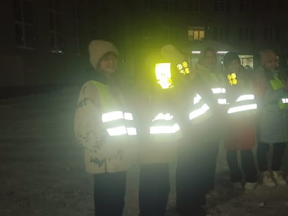 ЮИД школы №5 устроил акцию "Я свечусь и ты светись!"