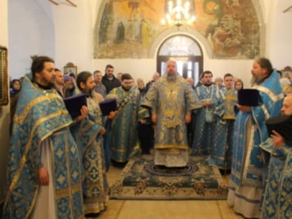 Преосвященнейший епископ Паисий совершил Литургию в день празднования Казанской иконы Божией Матери и День народного единства