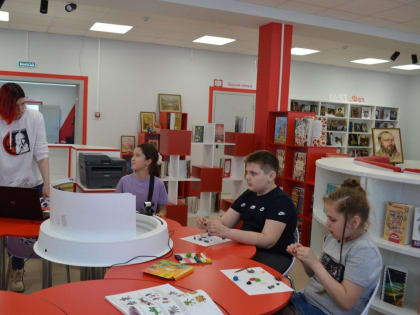 В День защиты детей в рамках краеведческого проекта #Курск_МультИстория в Центральной городской библиотеке для молодежи им. А. А. Фета состоялся мастер-класс по созданию мультфильм