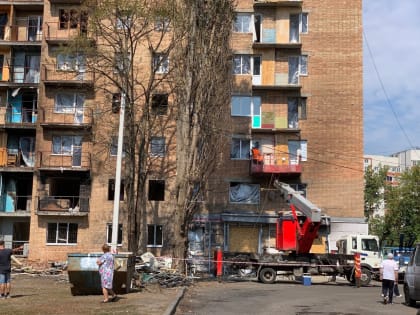 В Курске восстанавливают квартиры после атаки ракеты