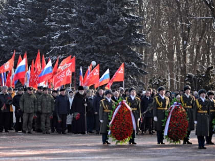 В Курске почтили память защитников Отечества