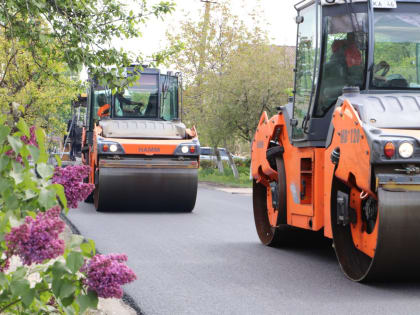 В Курске на 670 метрах улицы Тамбовской заканчивают укладку асфальта