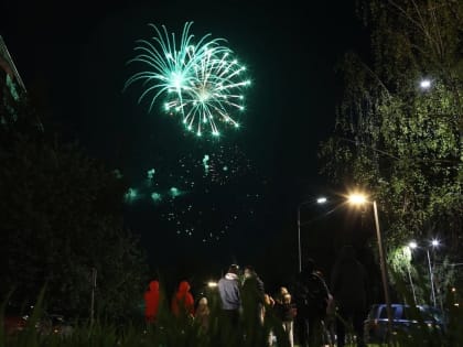 Салют над городом