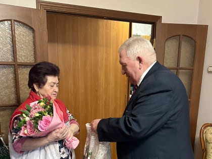 Депутаты поздравили почетного гражданина Наро-Фоминского округа — Надежду Балыбину с Днем рождения