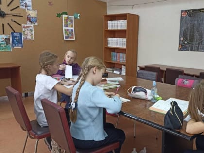Школьники находят полезные занятия после уроков