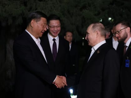 Жест на встрече Путина и Си Цзиньпина напугал Вашингтон