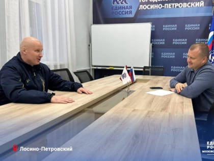 Депутаты продолжают принимать жителей