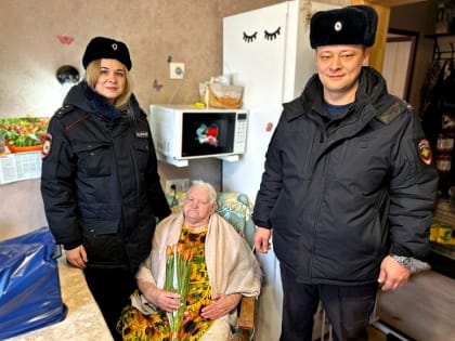 Полицейские по г.о. Воскресенск присоединились к акции «8 Марта - в каждый дом»