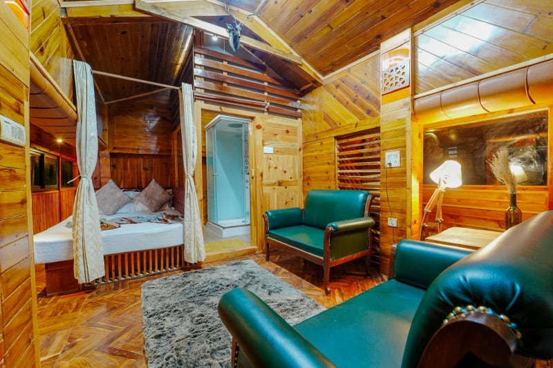 Top floor suspended room with panoramic views