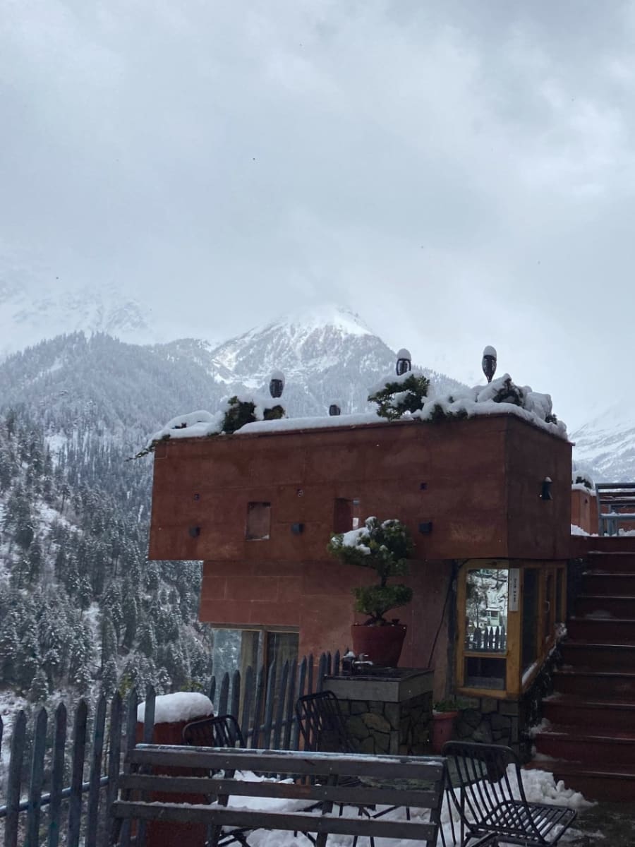 The Last Resort - Scenic mountain views