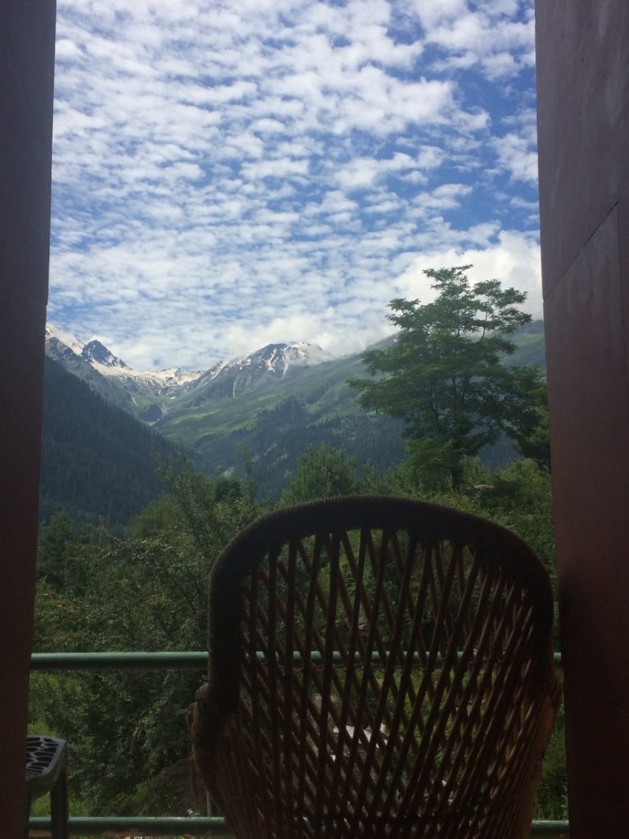 The Last Resort - Cozy room interior