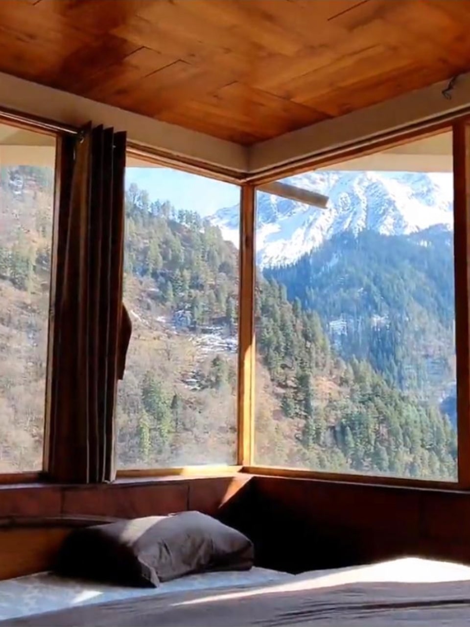 The Last Resort - Mountain retreat ambiance