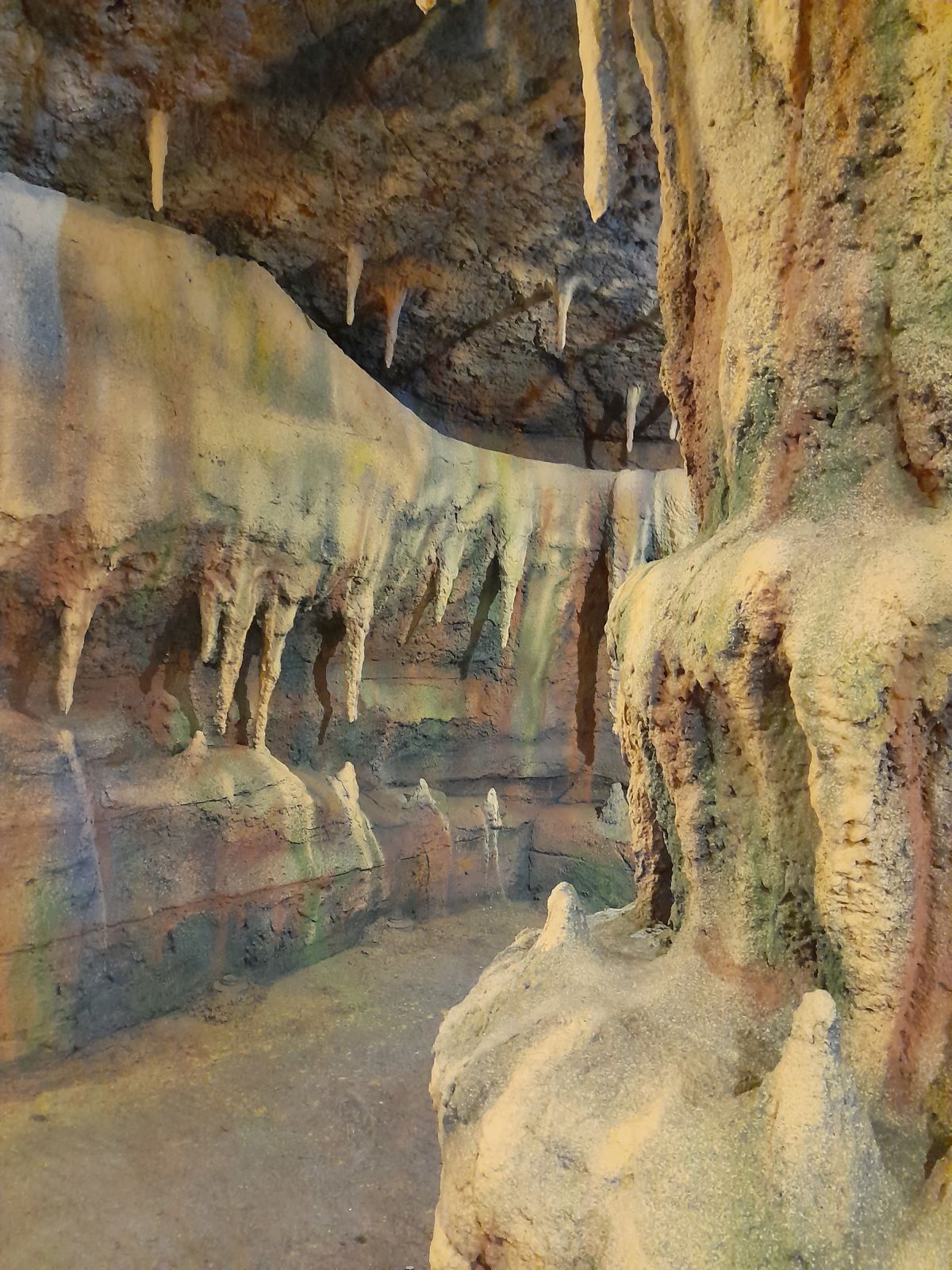 pestera interior tematic Arteus