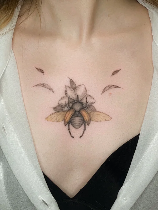 Тату скарабей з квітами