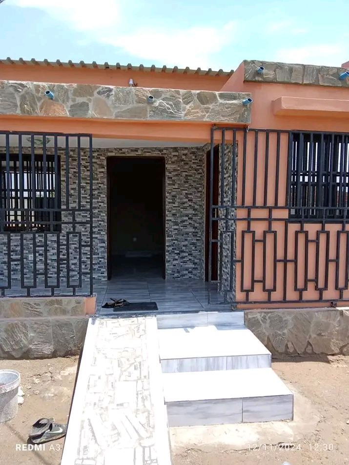 ARRENDA-SE MORADIA T3 – BAIRRO AZUL (MEIA-LUA), TETE 🏠