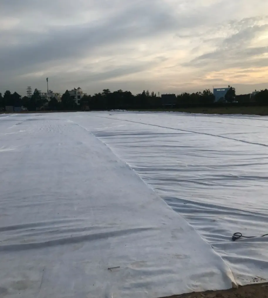 Vải Địa Kỹ Thuật VNT 14 - Giải Pháp Xanh Cho Tương Lai Xây Dựng Bền Vững