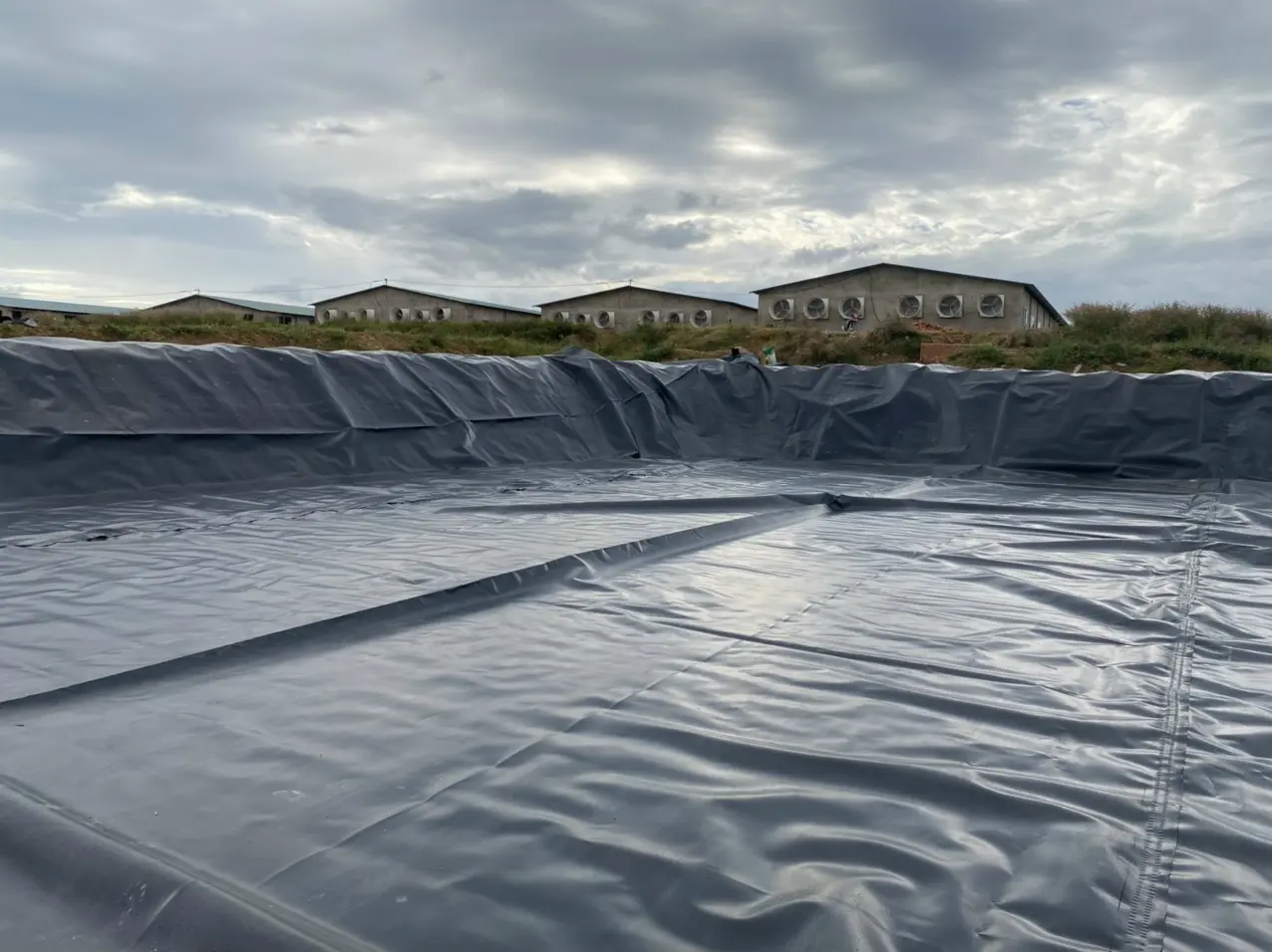 Hầm Biogas Phủ Bạt Nhựa HDPE - Giải Pháp Bền Vững Cho Năng Lượng Tái Tạo