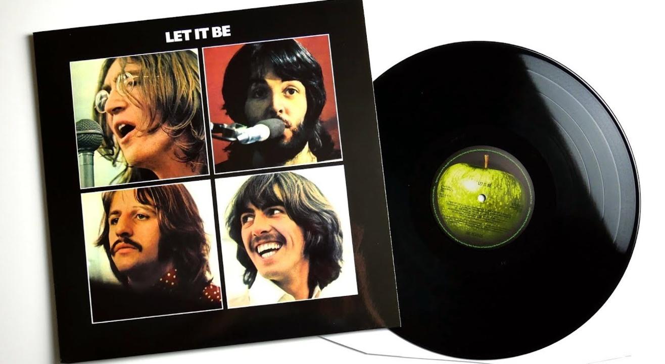 Лет ит би слушать. Пластинка Битлз Let it be 1969. Битлз Let it be альбом. The Beatles 1970. Битлз 1970 Let it be.