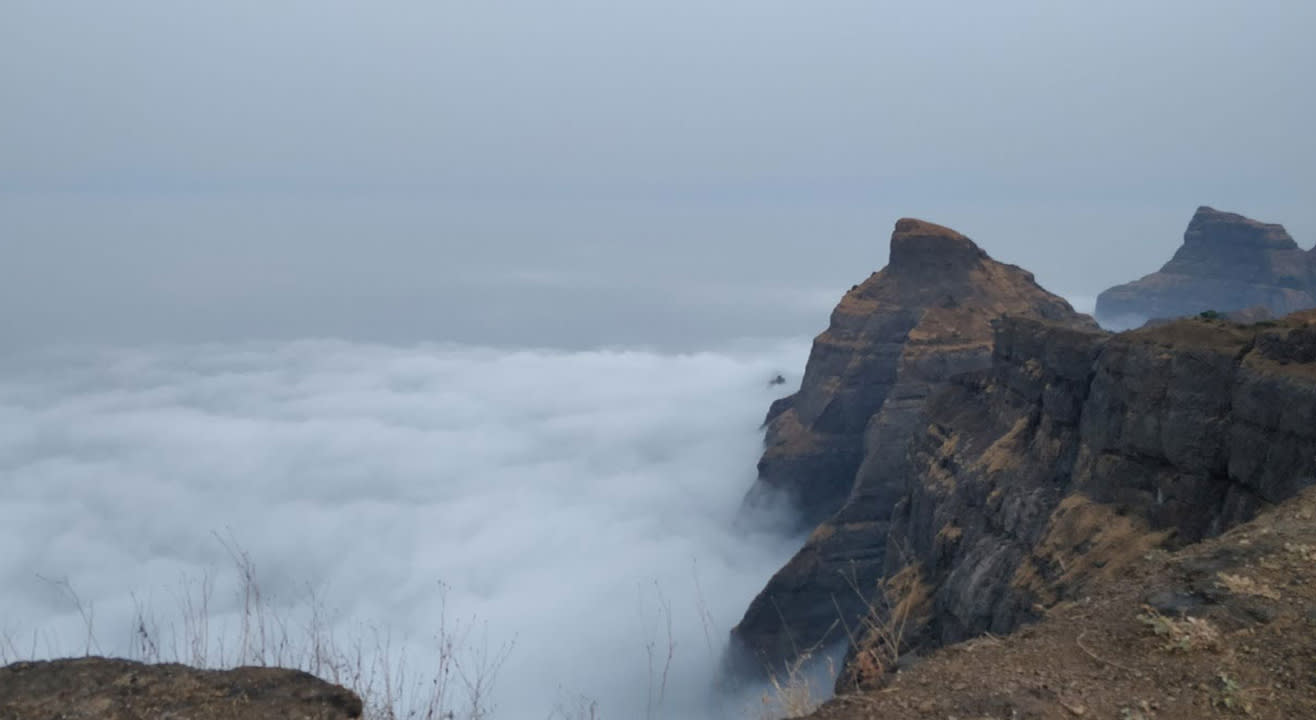 Bhandardara Overnight Stay and Trek to Harischandragad