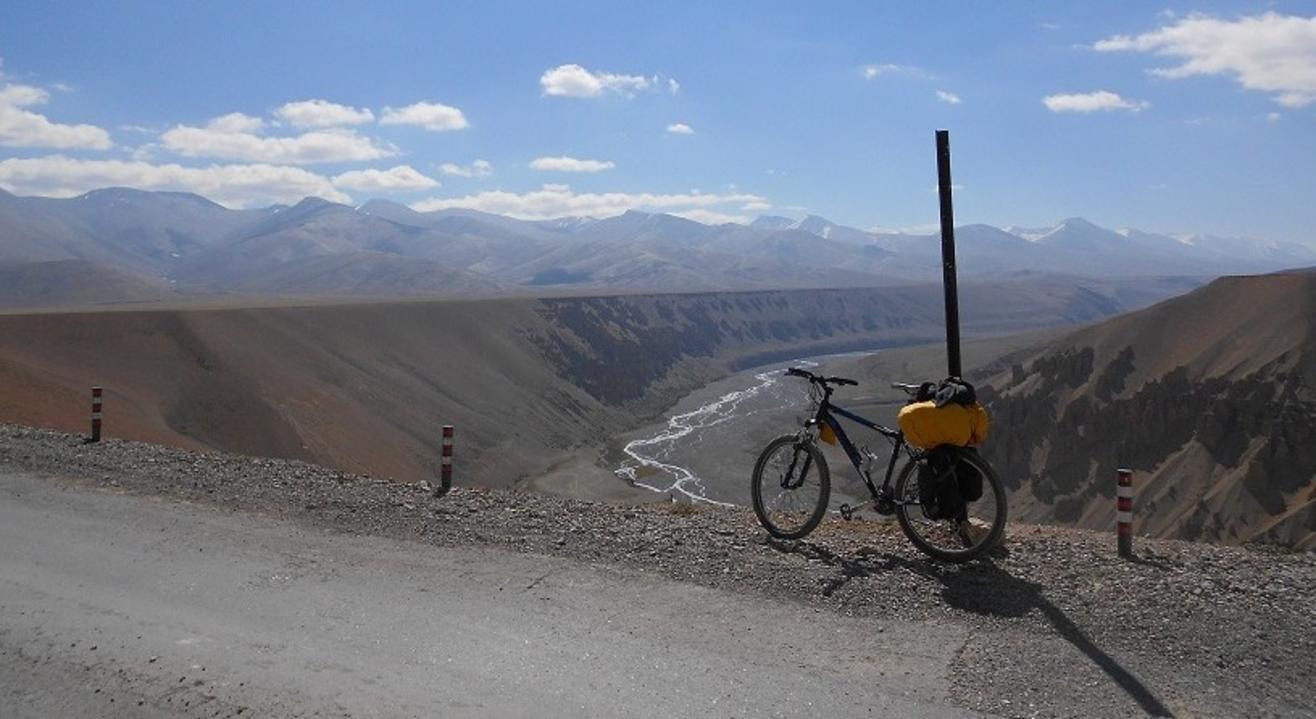 cycling in ladakh