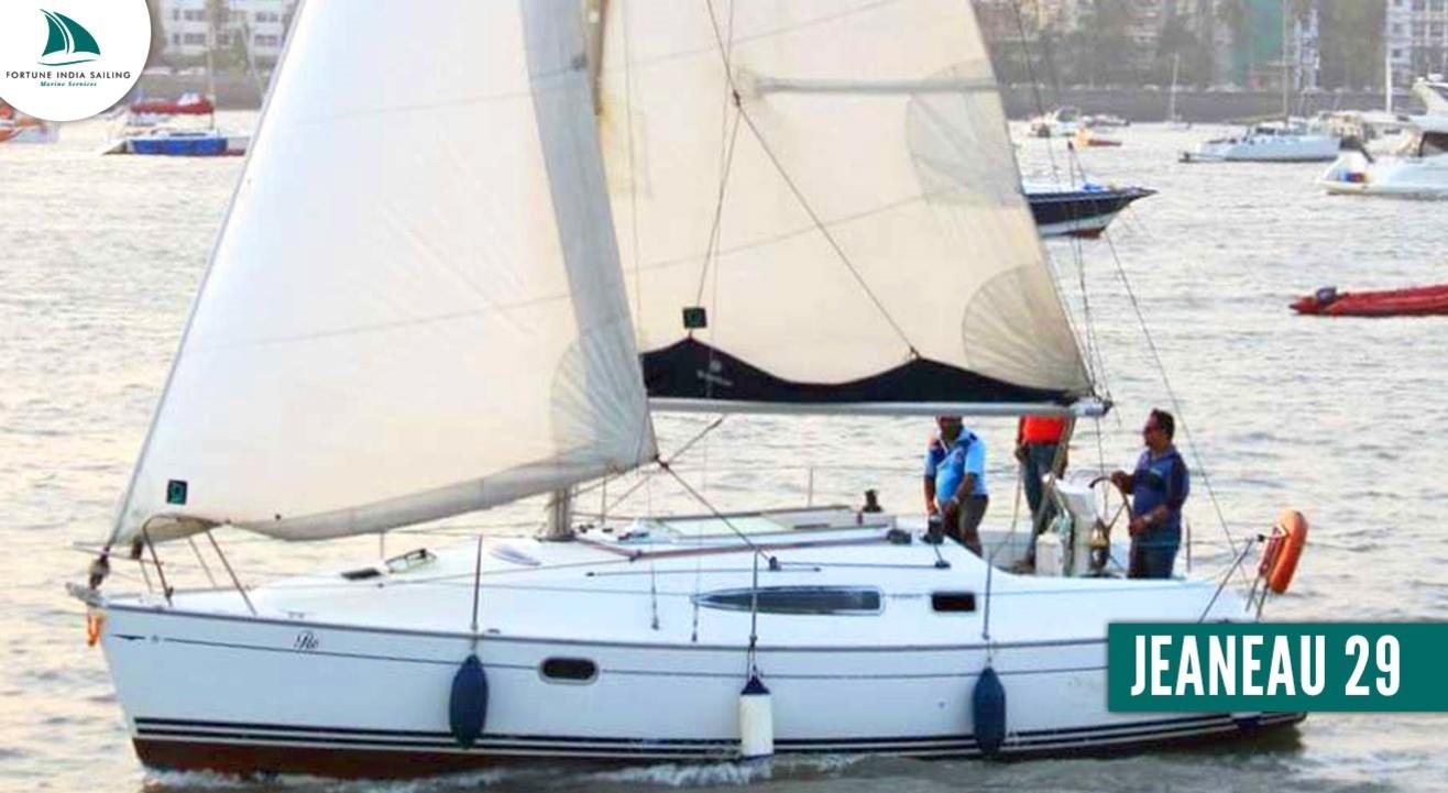 Yacht Sailing on JEANEAU 29